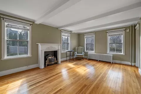 Living - 121 Leonard St, Gloucester, MA 01930 photo 1 of 4