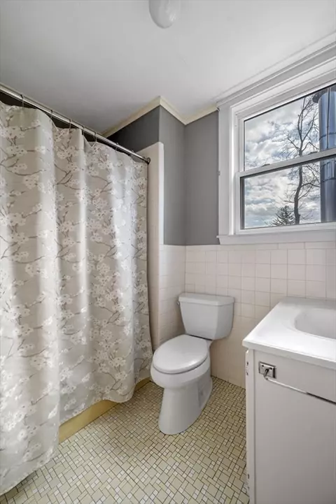 Bath - 121 Leonard St, Gloucester, MA 01930 photo 2 of 2