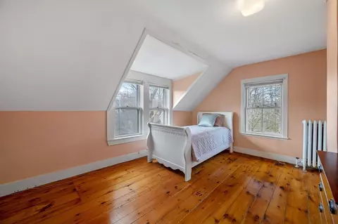 Bedroom - 121 Leonard St, Gloucester, MA 01930 photo 1 of 3