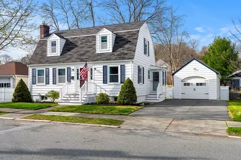 26 Moffatt Rd, Salem, MA 01970