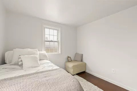 Bedroom - 18 Linwood Ave, Wareham, MA 02571 photo 6 of 8