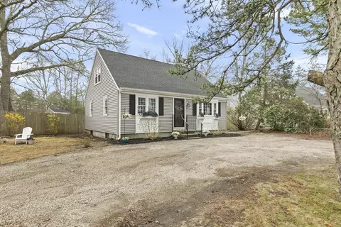 Exterior - 18 Linwood Ave, Wareham, MA 02571 photo 7 of 12