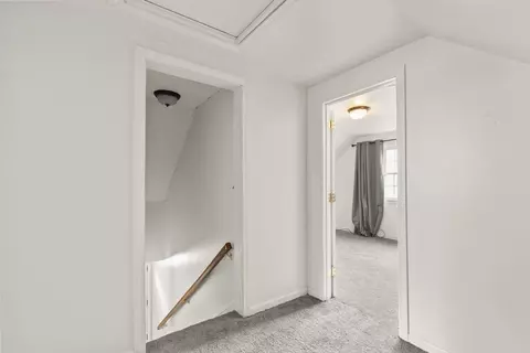 Entry Way - 18 Linwood Ave, Wareham, MA 02571 photo 1 of 1