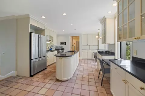 Kitchen - 105 Beacon St, Marblehead, MA 01945 photo 1 of 2