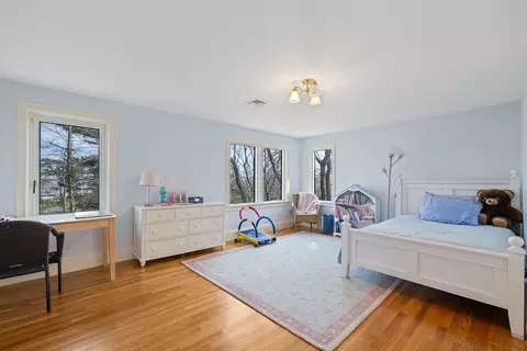 Bedroom - 105 Beacon St, Marblehead, MA 01945 photo 3 of 5