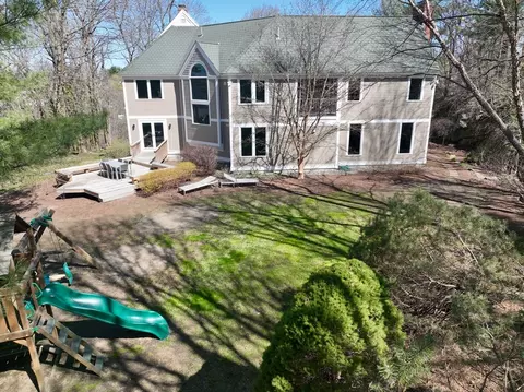 Exterior - 105 Beacon St, Marblehead, MA 01945 photo 2 of 2