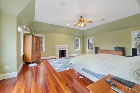Bedroom - 105 Beacon St, Marblehead, MA 01945 photo 1 of 5