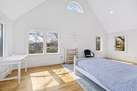 Bedroom - 105 Beacon St, Marblehead, MA 01945 photo 4 of 5
