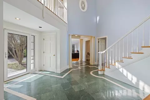 Entry Way - 105 Beacon St, Marblehead, MA 01945 photo 1 of 4