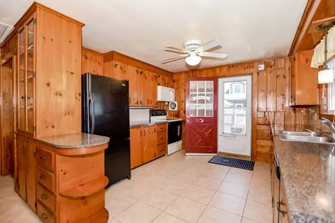 Kitchen - 1 Glen Ave, Wareham, MA 02571 photo 2 of 3
