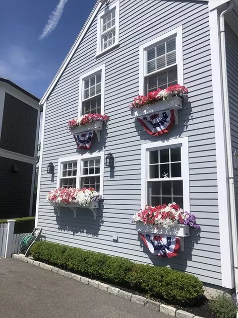 37 Franklin St, Marblehead, MA 01945