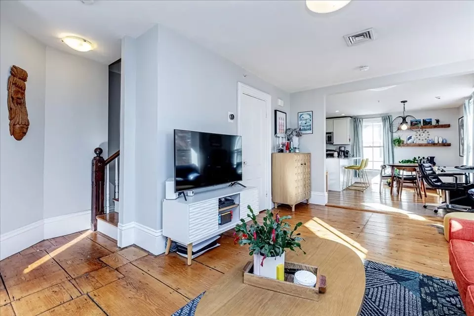 Living - 16 Summer St #3, Salem, MA 01970 photo 2 of 6