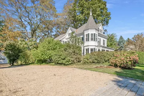 187 Main St, Wenham, MA 01984