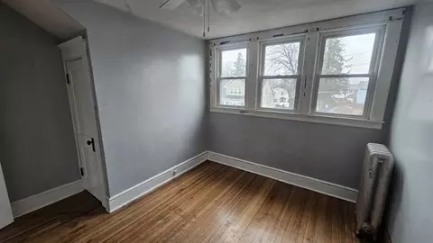Bedroom - 15 Glenham St, Springfield, MA 01104 photo 1 of 8