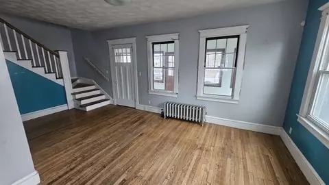 Living - 15 Glenham St, Springfield, MA 01104 photo 5 of 8