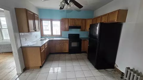 Kitchen - 15 Glenham St, Springfield, MA 01104 photo 1 of 2