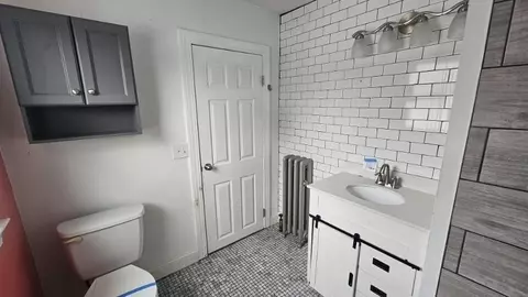 Bath - 15 Glenham St, Springfield, MA 01104 photo 1 of 2