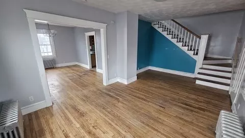Living - 15 Glenham St, Springfield, MA 01104 photo 3 of 8