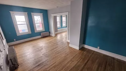 Living - 15 Glenham St, Springfield, MA 01104 photo 1 of 8