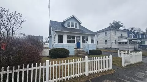 Exterior - 15 Glenham St, Springfield, MA 01104 photo 4 of 5