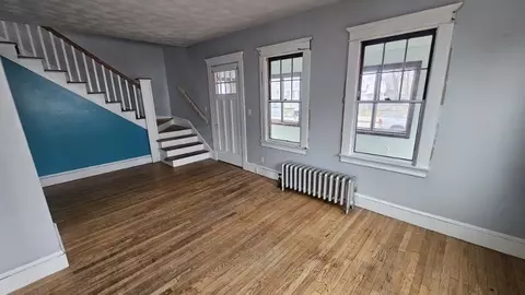Living - 15 Glenham St, Springfield, MA 01104 photo 4 of 8