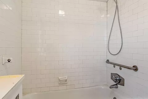 Bath - 72 Morningside Rd, Worcester, MA 01602 photo 3 of 3