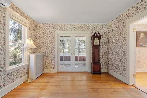 Living - 72 Morningside Rd, Worcester, MA 01602 photo 2 of 2
