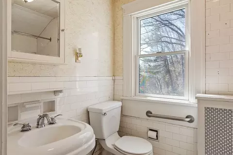 Bath - 72 Morningside Rd, Worcester, MA 01602 photo 2 of 3