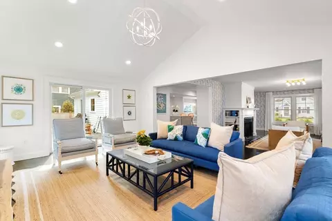 Living - 28 Rose Ave, Marblehead, MA 01945 photo 2 of 6