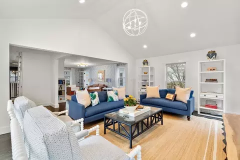 Living - 28 Rose Ave, Marblehead, MA 01945 photo 4 of 6