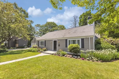 882 W Roxbury Pkwy, Brookline, MA 02467