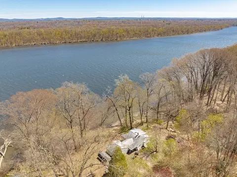 89 Riverview Ave, Agawam, MA 01001