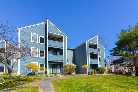 2 Marc Dr #2B10, Plymouth, MA 02360