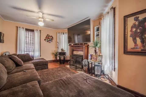Living - 120 Westminster St, Springfield, MA 01109 photo 3 of 5