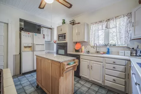 Kitchen - 120 Westminster St, Springfield, MA 01109 photo 2 of 4