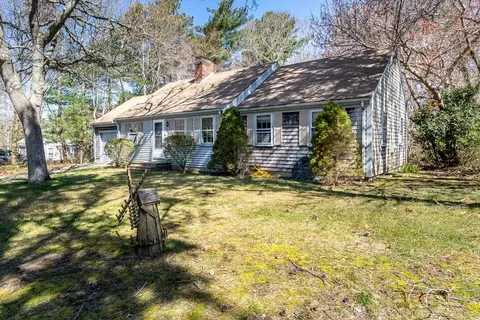 20 Boxwood Dr, Barnstable, MA 02668