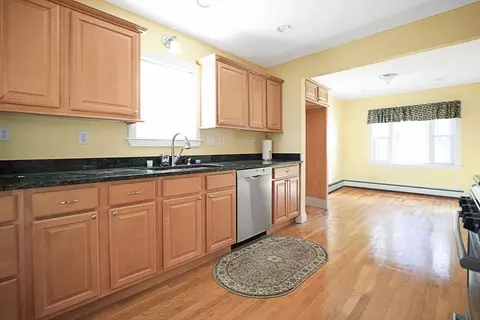 592 Common St, Walpole, MA 02081 photo 3