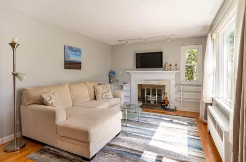 Living - 7 Beechwood Ave, Easthampton, MA 01027 photo 2 of 4