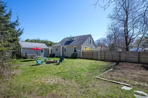 Exterior - 7 Beechwood Ave, Easthampton, MA 01027 photo 5 of 8