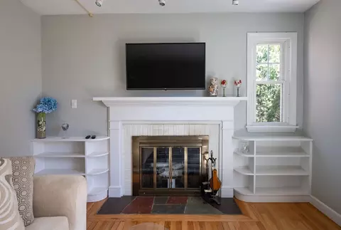 Living - 7 Beechwood Ave, Easthampton, MA 01027 photo 3 of 4