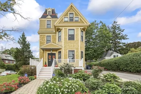 102 Anawan Ave, Boston, MA 02132