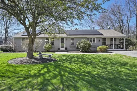 5 Hawthorne Rd, Sturbridge, MA 01566