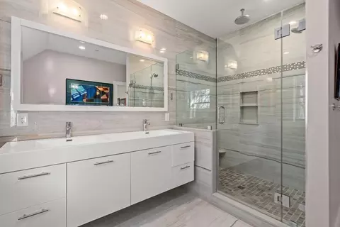 Bath - 30 Pleasant St #6, Needham, MA 02492 photo 1 of 3