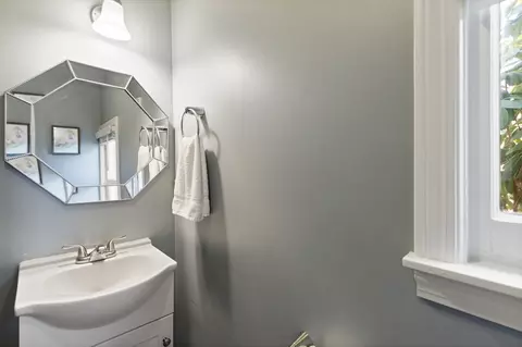Bath - 15 Carter Rd, Worcester, MA 01609 photo 3 of 3
