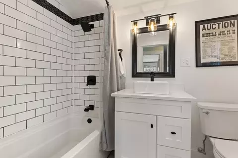 Bath - 15 Carter Rd, Worcester, MA 01609 photo 2 of 3