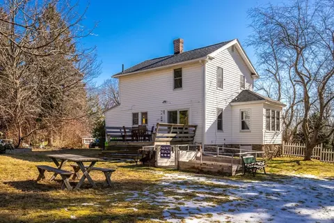 Exterior - 15 Carter Rd, Worcester, MA 01609 photo 3 of 5