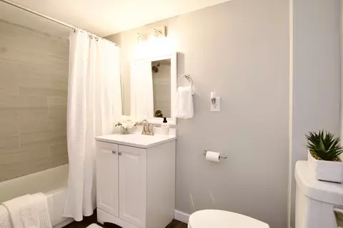 Bath - 29 Brickett St, Springfield, MA 01119 photo 1 of 1