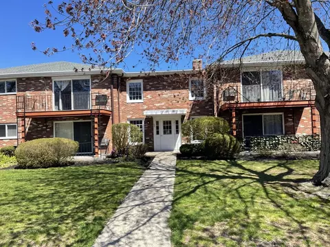 80 Fountain Ln #14, Weymouth, MA 02190