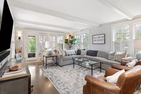 Living - 737 Main St, Hingham, MA 02043 photo 2 of 4