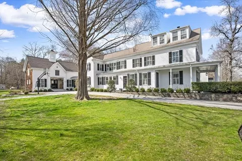 Exterior - 737 Main St, Hingham, MA 02043 photo 2 of 10